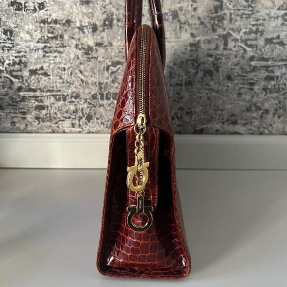 22K SALVATORE FERRAGAMO *CROCODILE* CLASSIC DOME SATCHEL BAG - Picture 3 of 10